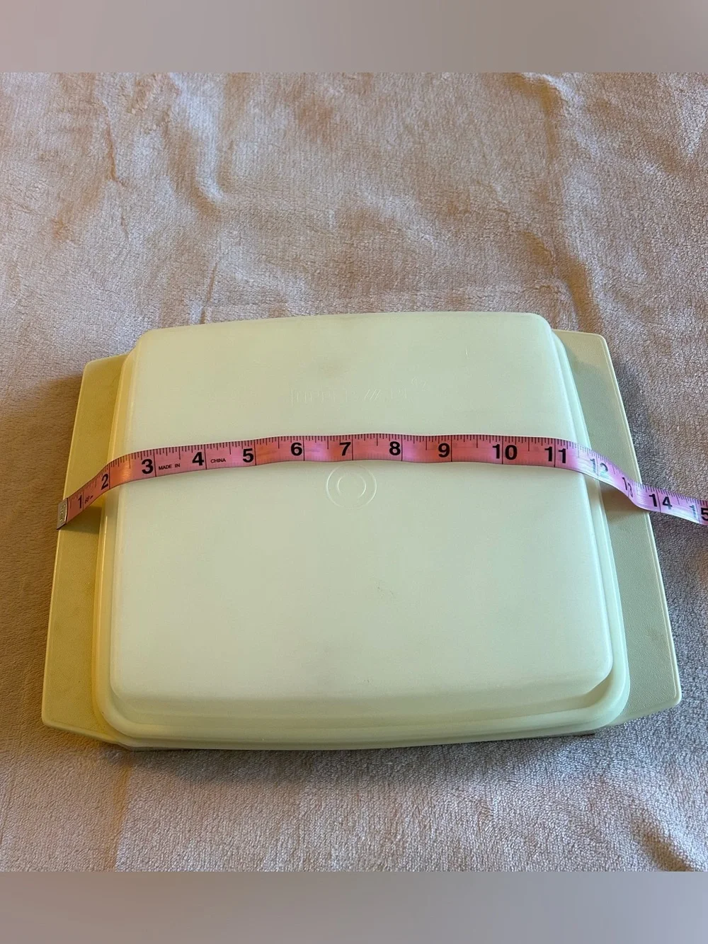 Tupperware vintage deviled egg carrier with snap on lid 723-3 made in USA